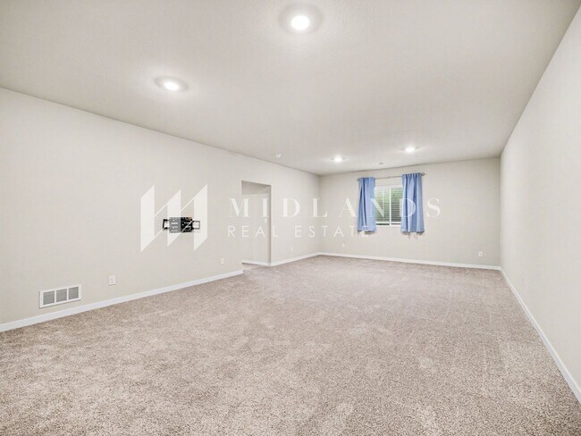 Building Photo - Ranch in Gretna Schools