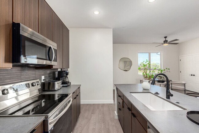 Building Photo - 6249 E Pinnacle Vista Dr