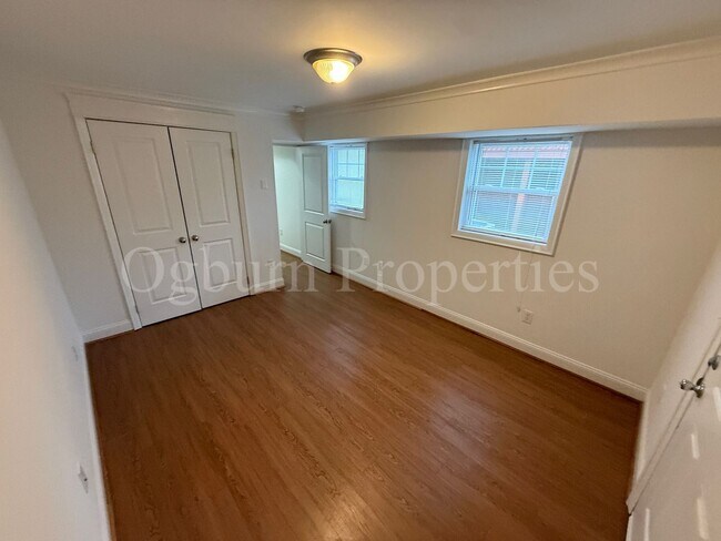 Building Photo - 120 Crafton St