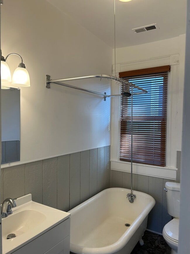 Building Photo - Charming 4-Bedroom Home in North Highland ...