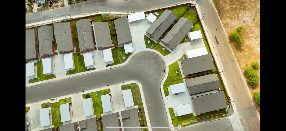 Building Photo - 1007 Hidden Hills St