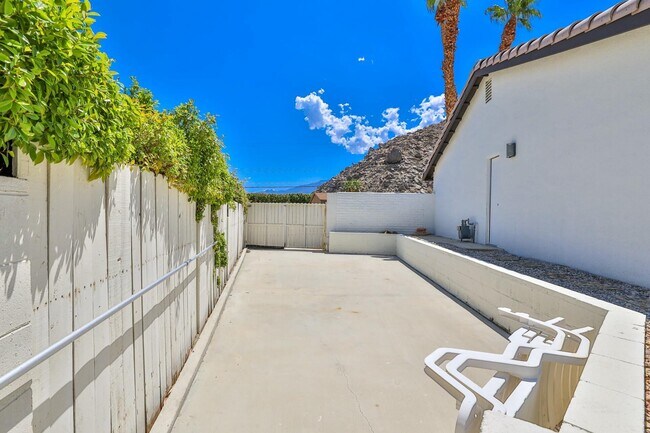 Building Photo - 46890 Highland Palms Dr