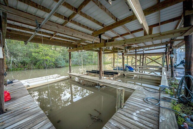 Building Photo - 1102 Stanfield Point Rd