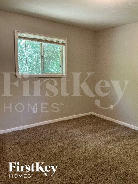 Building Photo - 2206 Fairway Cir SW