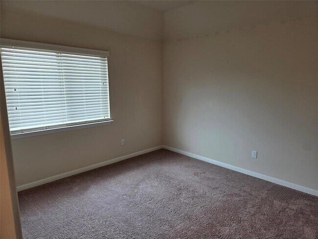 Building Photo - 2832 Coral Valley Dr