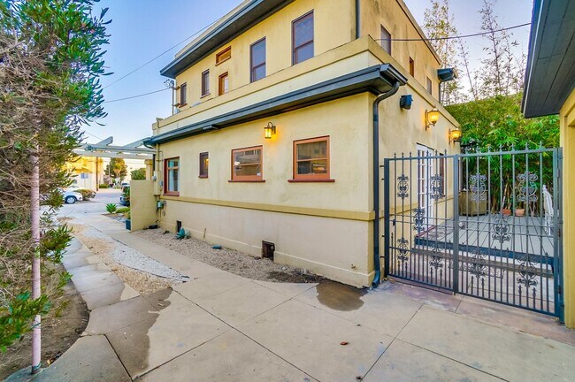 Building Photo - 3131 E Corto Pl