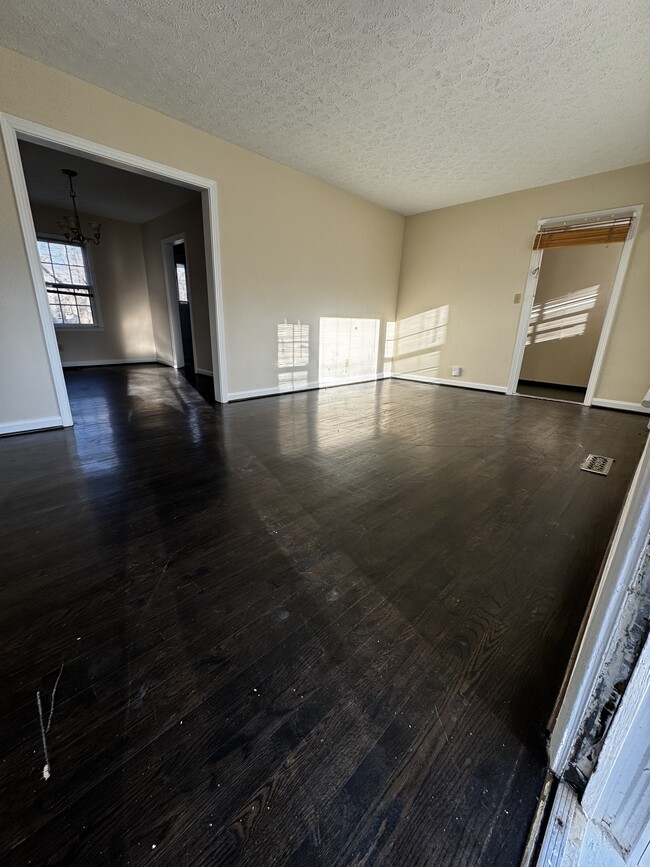 Building Photo - 1889 Clearwater Dr SE