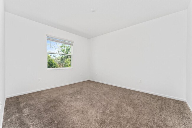 Building Photo - 860 Daring Dr