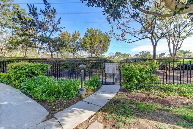 Building Photo - 97 Montara Dr