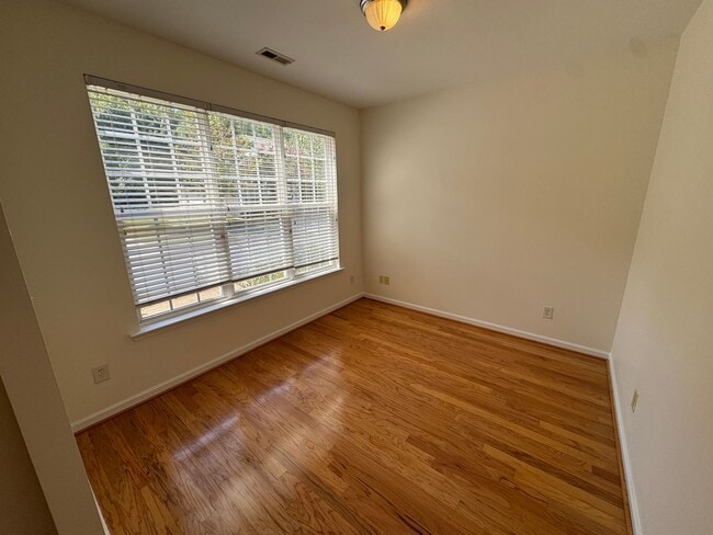 Building Photo - Spacious South Durham Townhouse!