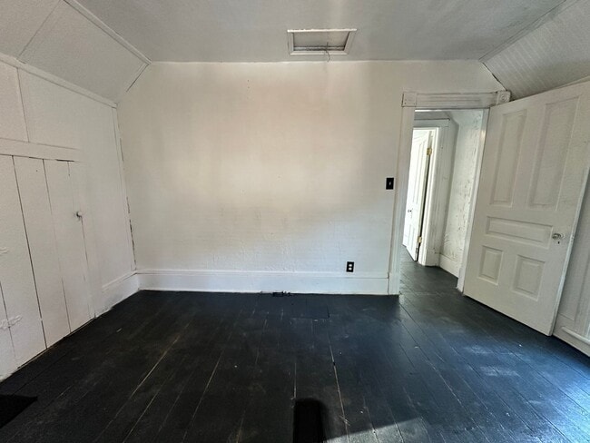 Building Photo - Three Bedroom House in Battle Creek