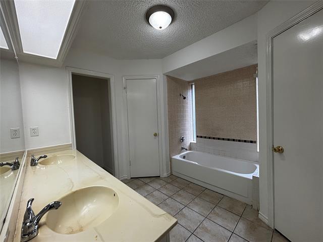 Building Photo - 1501 Starshadow Dr