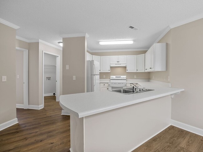 Building Photo - Newly Renovated 2BR, 2 BA in Greer SC