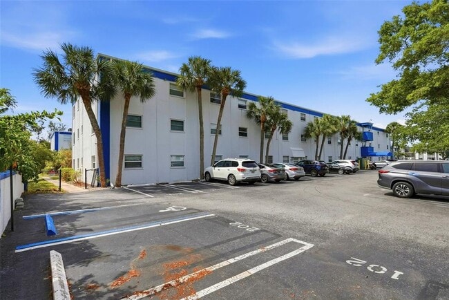 Building Photo - 350 79th Ave N