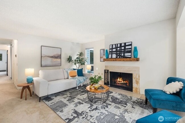 Building Photo - 3 Bedroom 2 Bathroom Plus Parking