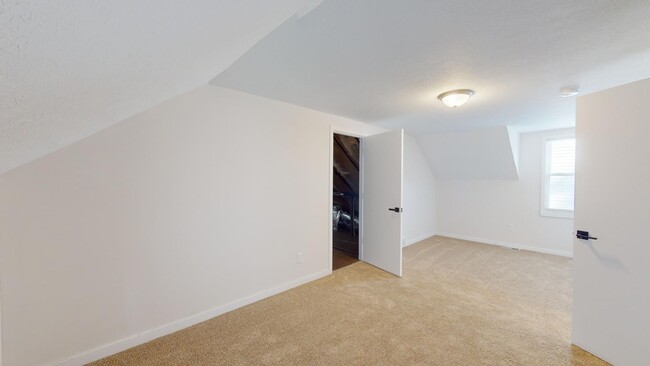 Building Photo - IMMACULATE - Clark / Fulton Area - 3 Bedro...