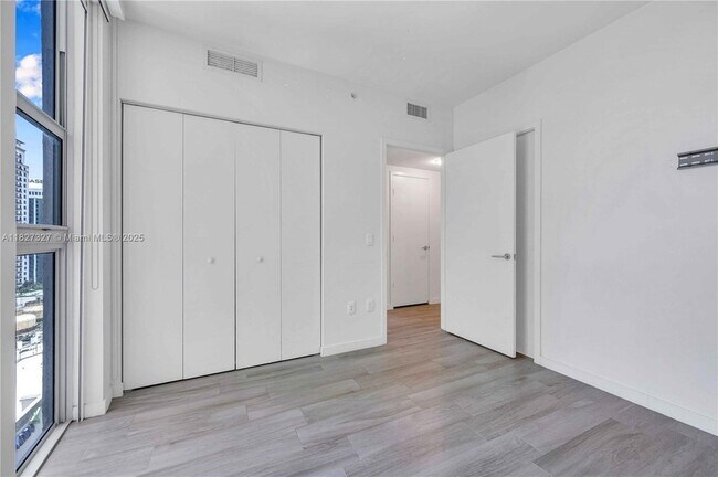 Building Photo - 1100 S Miami Ave