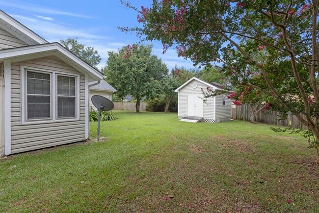 Building Photo - Cul-de-Sac Homesite! Tons of Room!