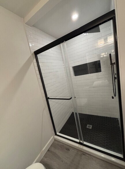 Building Photo - 723 Sir Walter Cir