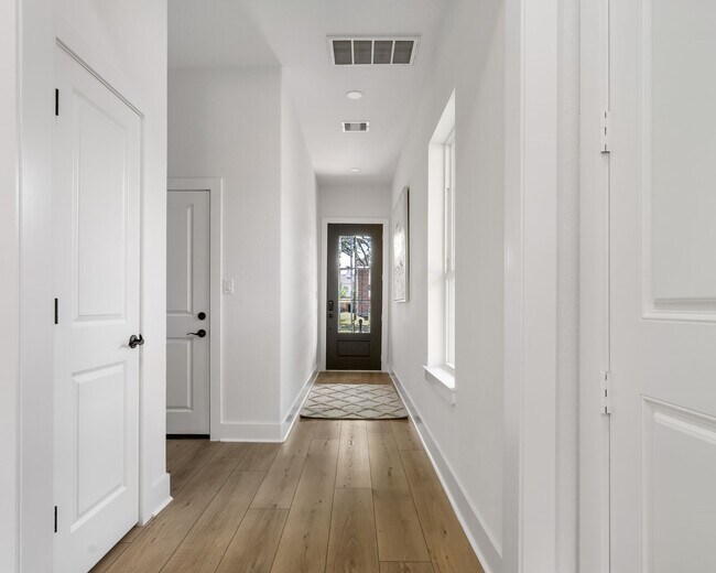 Building Photo - 22806 August Leaf Dr