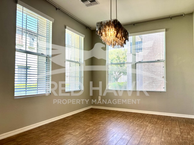 Building Photo - 980 S Huish Dr