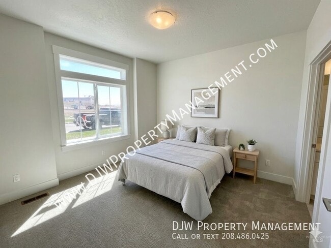 Building Photo - 300 E Mayfield Rd