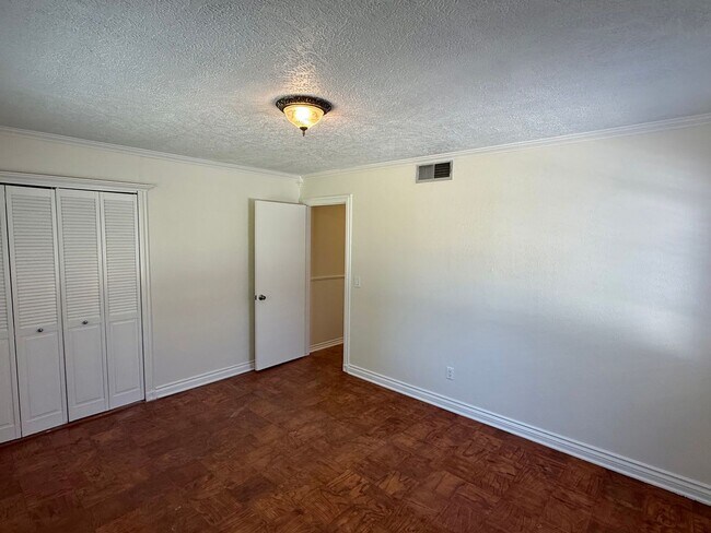 Building Photo - 1833 Westminster Pl