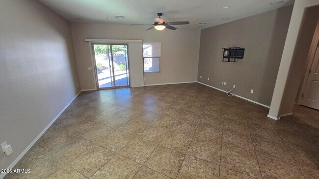 Building Photo - 10826 Avenida Del Rey