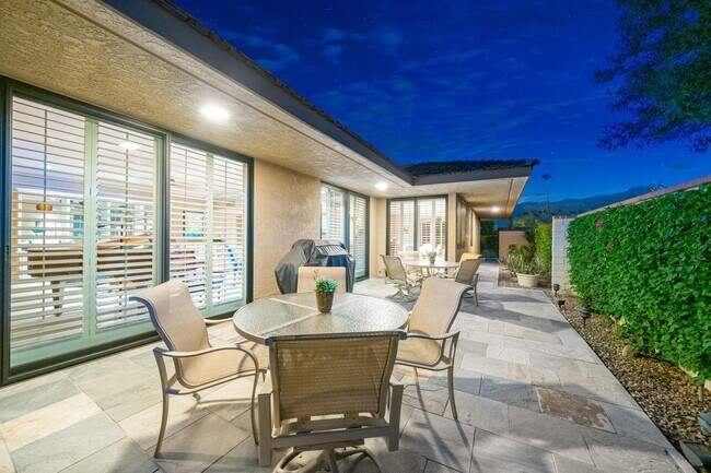 Building Photo - 6 Oxford Ct