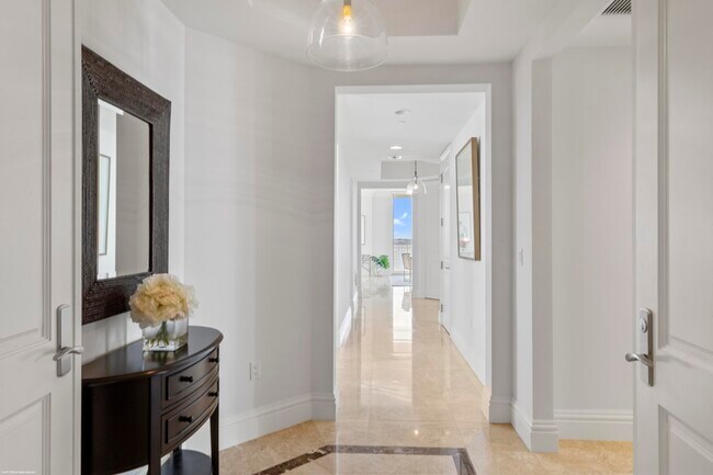 Building Photo - 5310 N Ocean Dr
