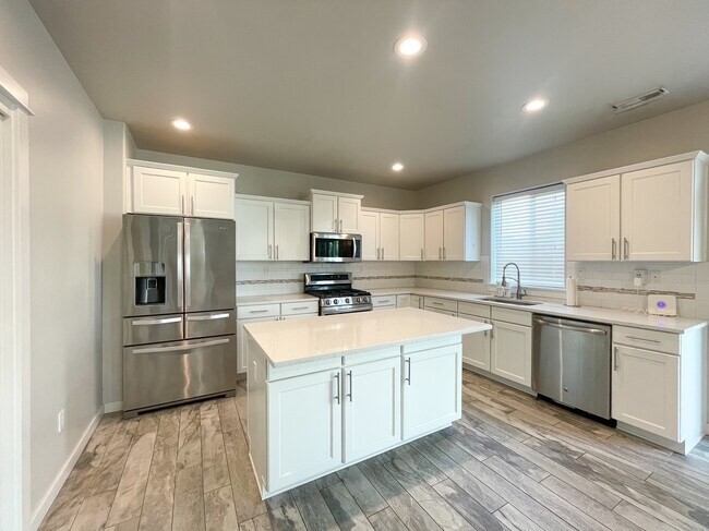 Building Photo - 11473 Baserri Dr
