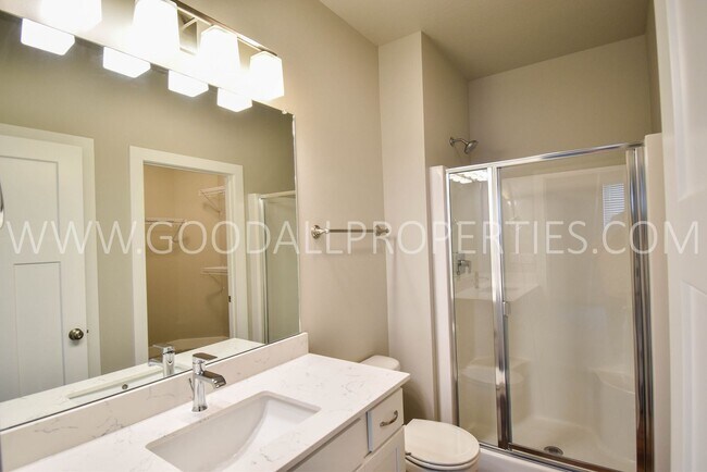 Building Photo - Modern Style Ranch, 3 bedroom 2.5 bath hom...