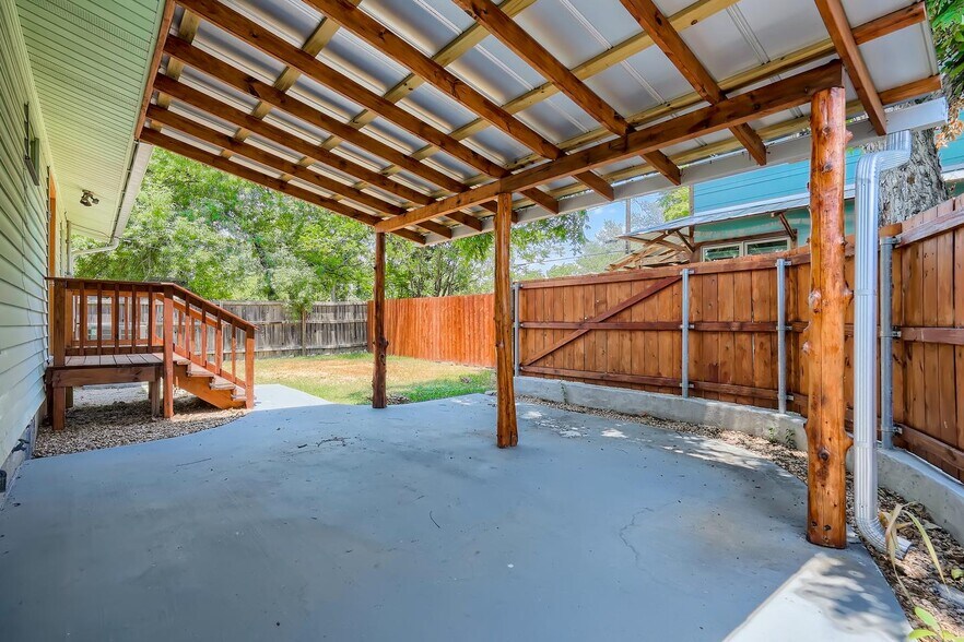 Building Photo - Updated Highland home with mid-century charm