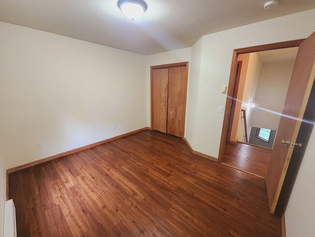 Building Photo - Wonderful 3 bedroom 2.5 bath home w/garage