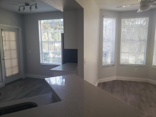Building Photo - 909 Belmont Pl