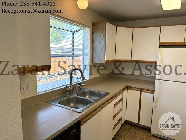 Building Photo - 756 - Three Bedroom, Three Bath in Auburn!