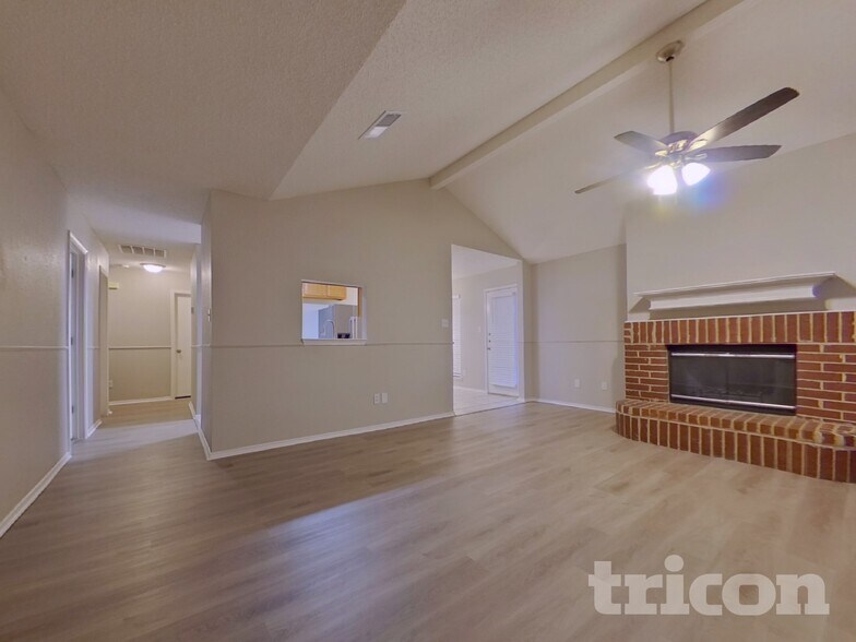 Building Photo - 1932 Cedar Tree Dr