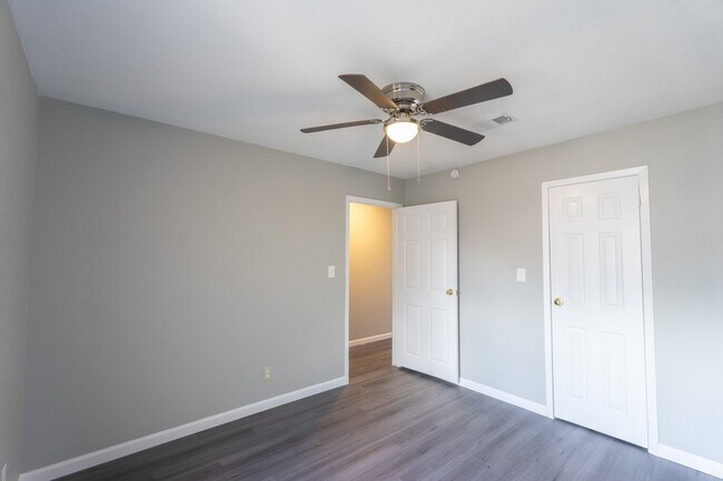 Building Photo - 2501 Gulf Fwy