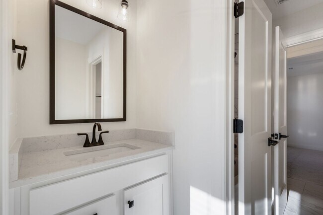 Building Photo - Maryville 37803 - 4 bedroom 3.5 bath - call Ed Johnson 865-924-5045