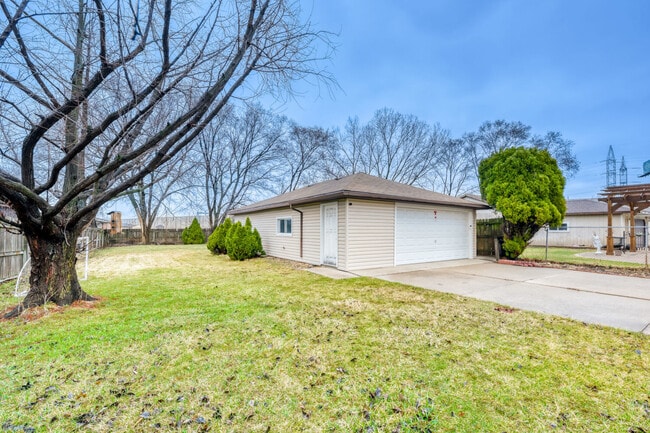 Building Photo - 7642 W 92nd Pl