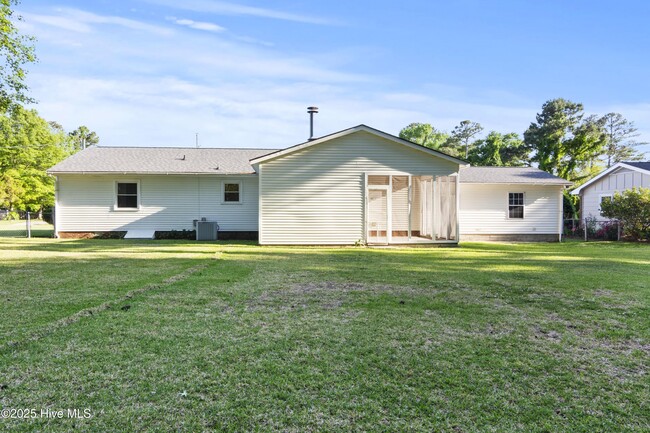 Building Photo - 203 Knight Pl
