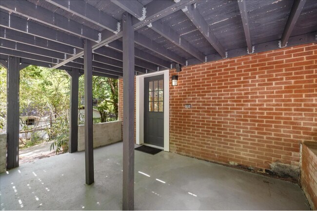 Building Photo - 2904 Sprucewood Dr