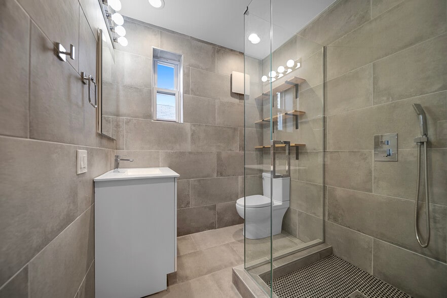 Building Photo - 1320 W 19th St