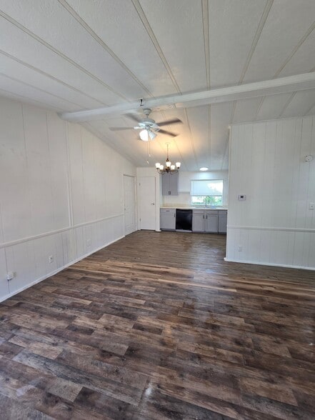 Building Photo - 216 N Carpenter St