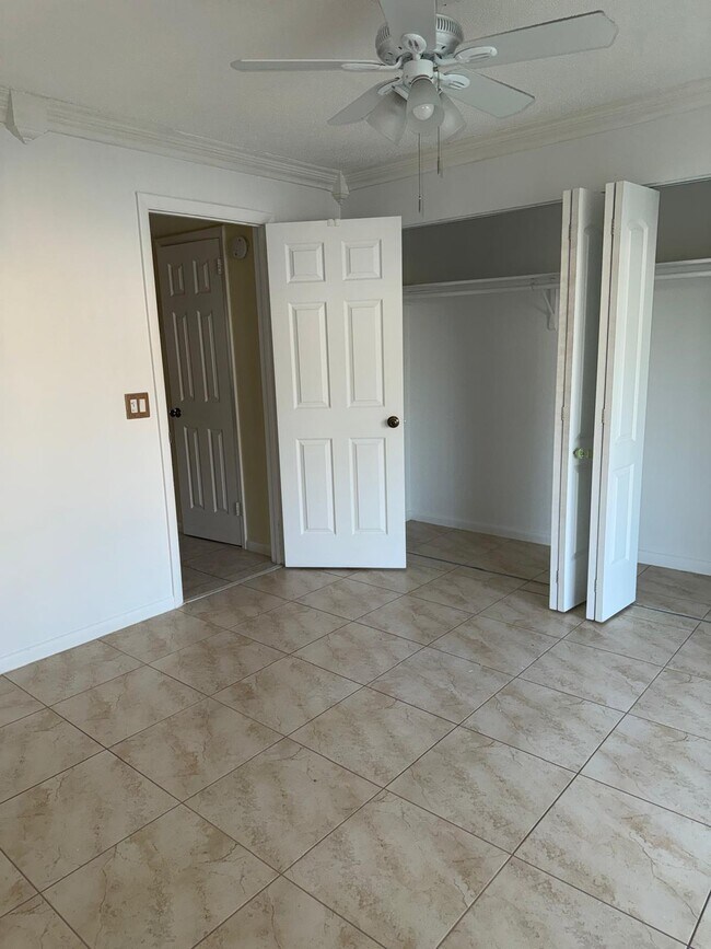 Building Photo - 42 Canterbury E