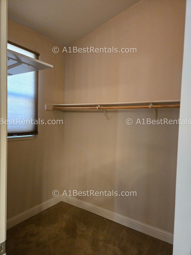 Building Photo - 1271 Grange Way
