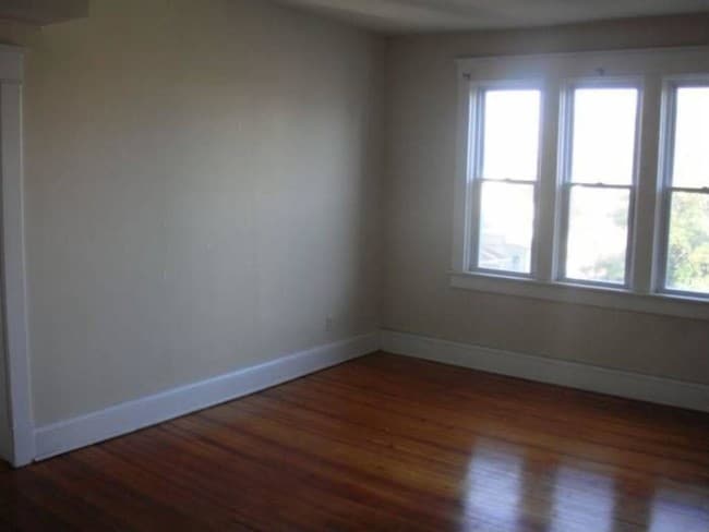 Building Photo - 1009 Brandon Ave