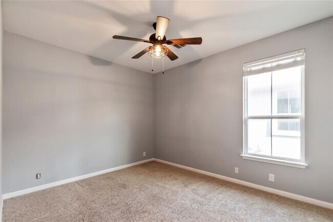 Building Photo - 13400 Briarwick Dr
