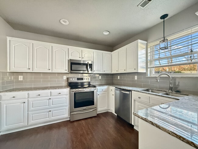 Building Photo - 1203 SE 21st St