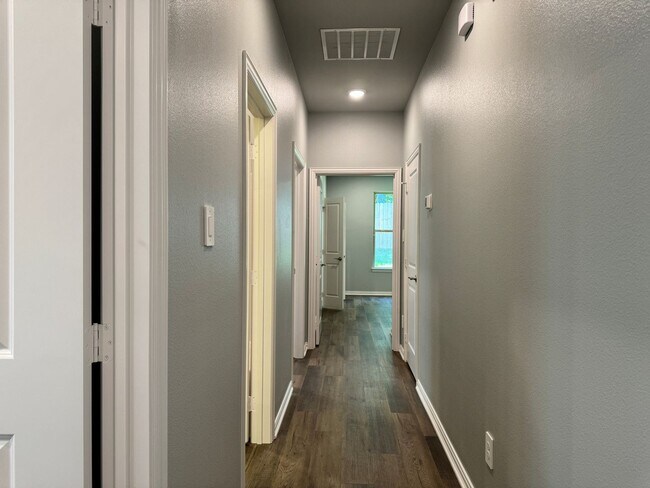 Building Photo - 448 Preston Rdg Dr